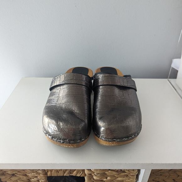 Women's Bjork 39 8 - 8.5 Open Back Wooden Clogs Crocodile Shoes Pair - Picture 2 of 7